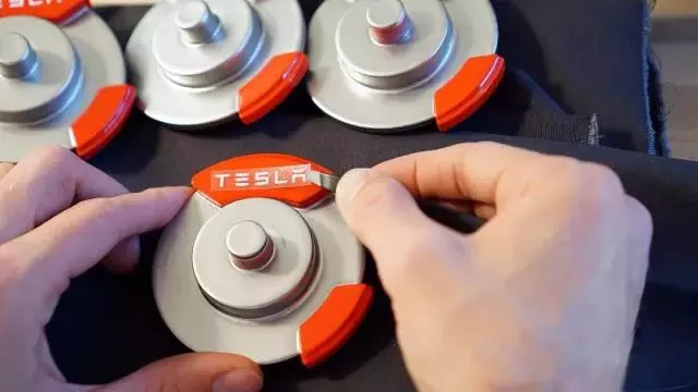 “致敬工業(yè)設(shè)計(jì)師”——(草圖、效果圖、手板、生產(chǎn))設(shè)計(jì)過程展示(圖15)